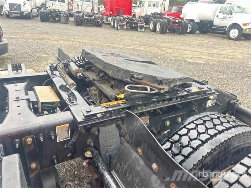 Peterbilt 579 4x2 S/A Day Cab Truck Tractor Autotractoare