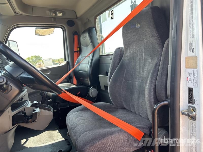 Peterbilt 579 4x2 S/A Day Cab Truck Tractor Autotractoare