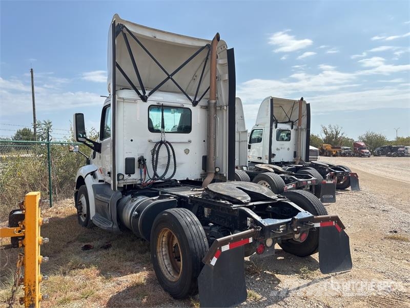 Peterbilt 579 4x2 S/A Day Cab Truck Tractor Autotractoare