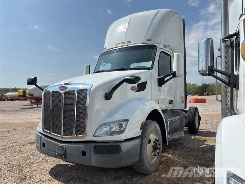 Peterbilt 579 4x2 S/A Day Cab Truck Tractor Autotractoare