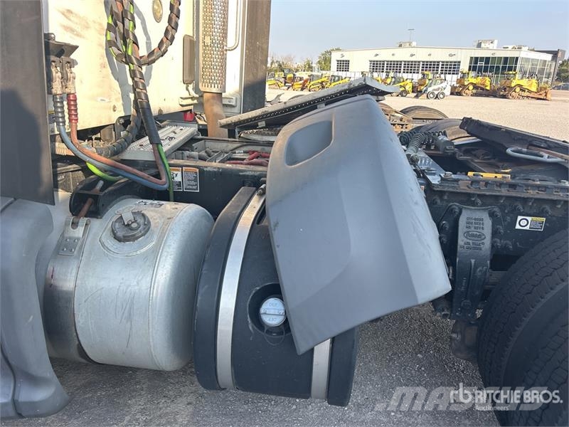 Peterbilt 579 4x2 S/A Day Cab Truck Tractor (Inoperable) Tractores (camiões)