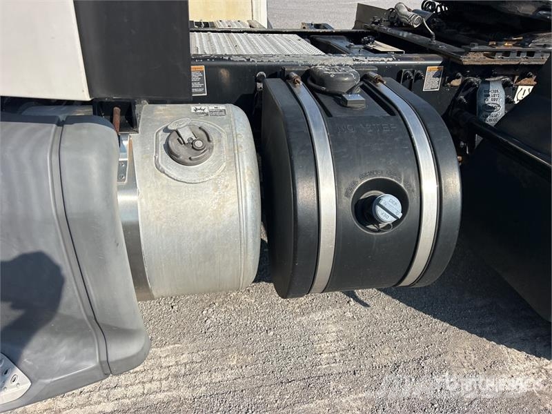Peterbilt 579 4x2 S/A Day Cab Truck Tractor Autotractoare