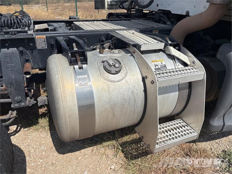 Peterbilt 579 4x2 S/A Day Cab Truck Tractor Autotractoare