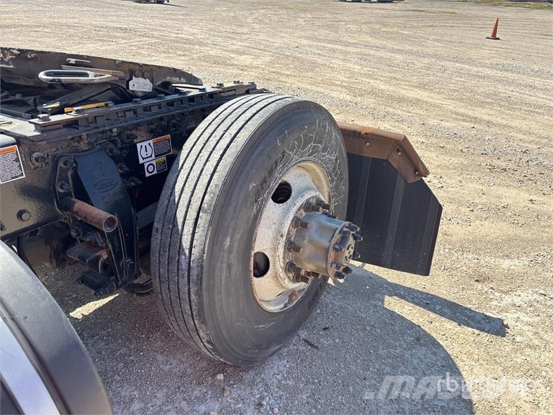 Peterbilt 579 4x2 S/A Day Cab Truck Tractor (Inoperable) Trækkere