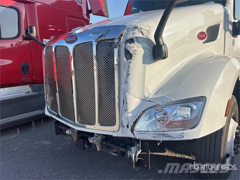 Peterbilt 579 4x2 S/A Day Cab Truck Tractor (Inoperable) Tractores (camiões)