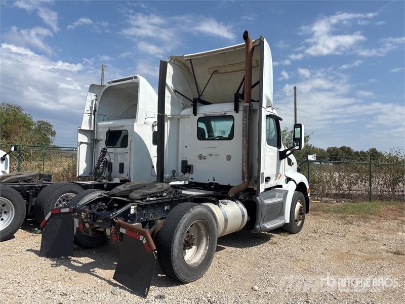 Peterbilt 579 4x2 S/A Day Cab Truck Tractor Autotractoare