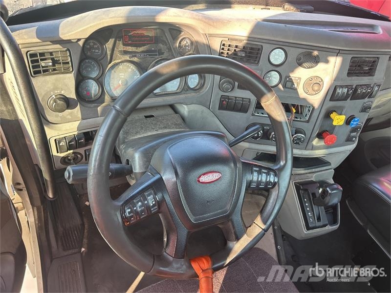 Peterbilt 579 4x2 S/A Day Cab Truck Tractor (Inoperable) Tractores (camiões)