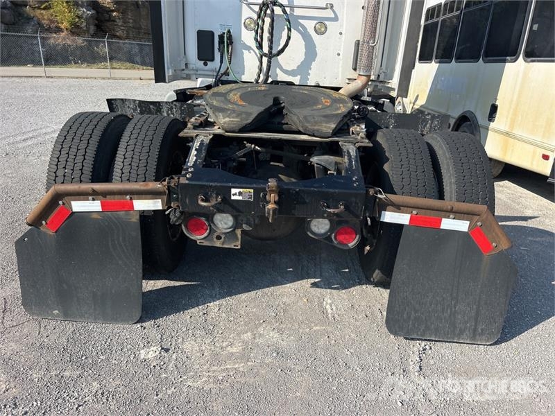 Peterbilt 579 4x2 S/A Day Cab Truck Tractor Autotractoare