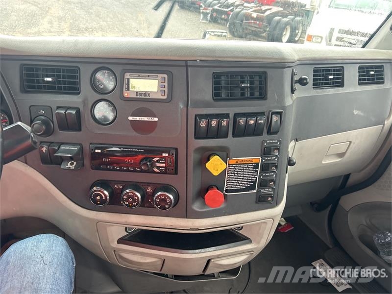 Peterbilt 579 4x2 S/A Day Cab Truck Tractor Autotractoare