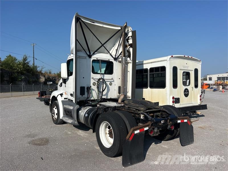 Peterbilt 579 4x2 S/A Day Cab Truck Tractor Autotractoare