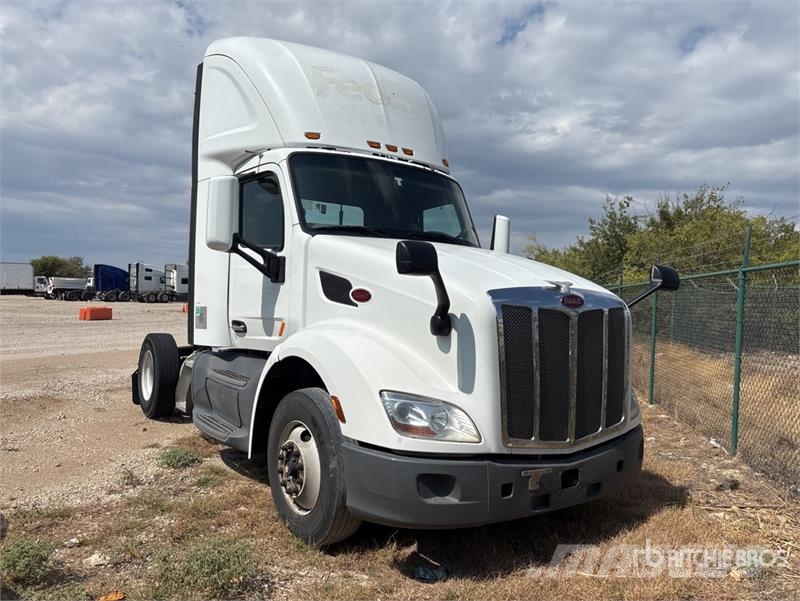 Peterbilt 579 4x2 S/A Day Cab Truck Tractor Autotractoare