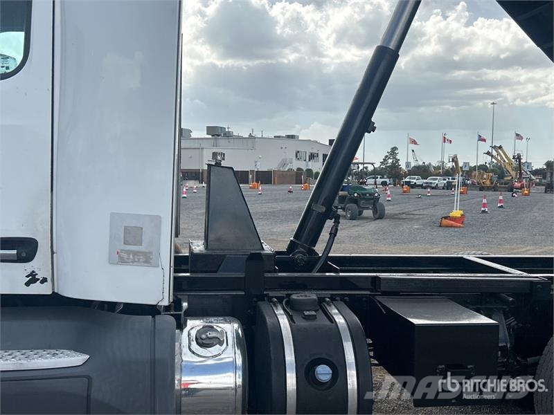 Peterbilt 579 6x4 T/A Dump Truck Camiões basculantes