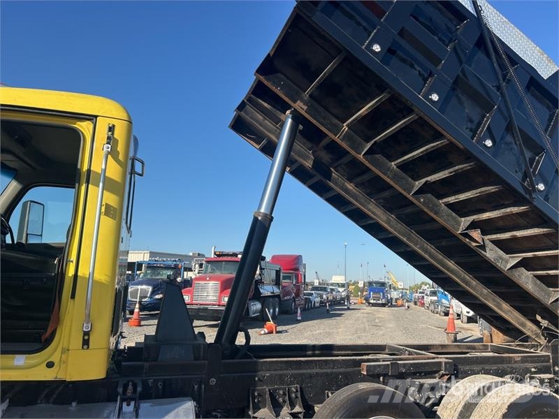 Peterbilt 579 8x4 Tri/A Dump Truck Самоскиди