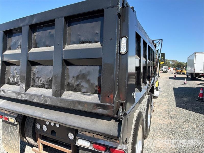 Peterbilt 579 8x4 Tri/A Dump Truck Kiper tovornjaki