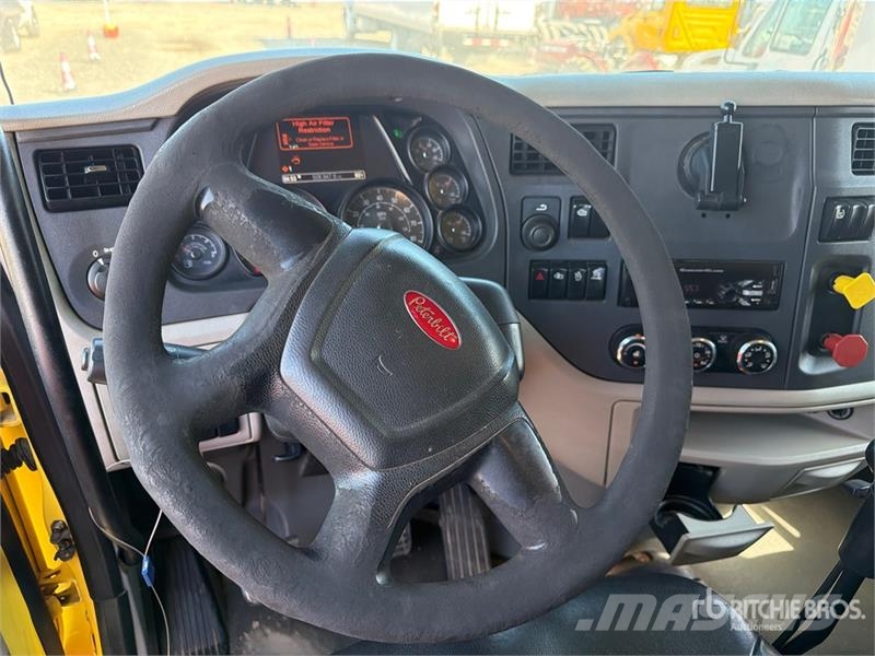Peterbilt 579 8x4 Tri/A Dump Truck Kiper tovornjaki
