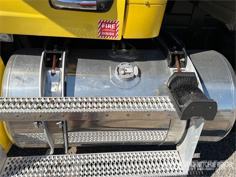 Peterbilt 579 8x4 Tri/A Dump Truck Kiper tovornjaki
