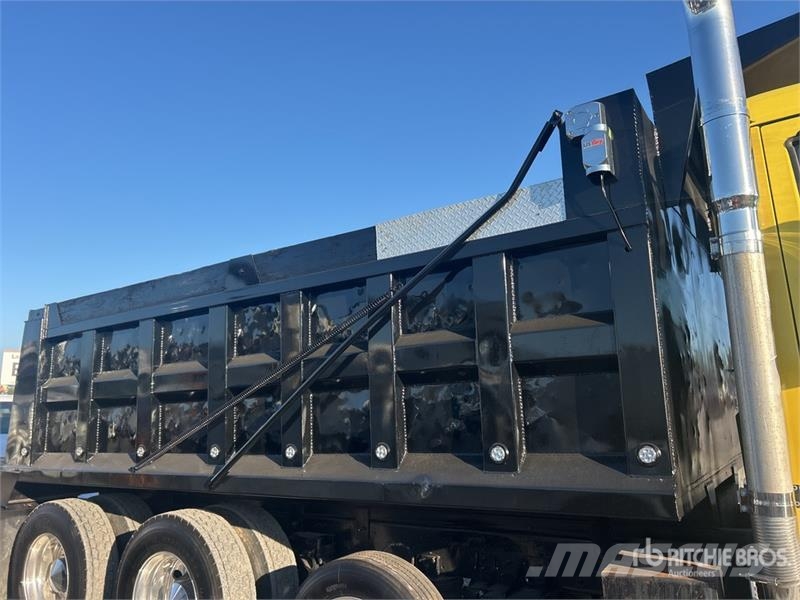 Peterbilt 579 8x4 Tri/A Dump Truck Самоскиди