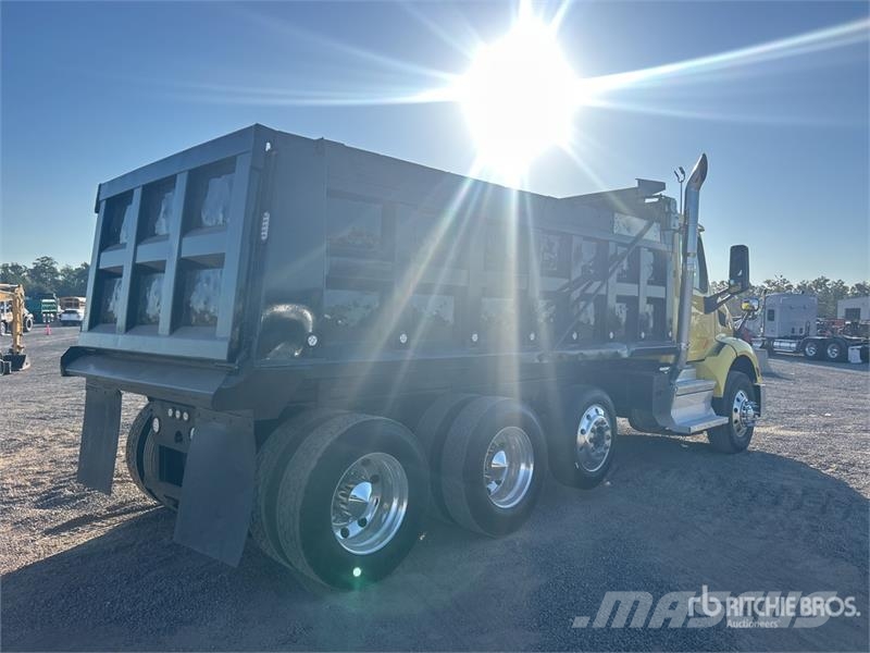 Peterbilt 579 8x4 Tri/A Dump Truck Самоскиди