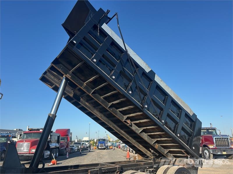 Peterbilt 579 8x4 Tri/A Dump Truck Самоскиди