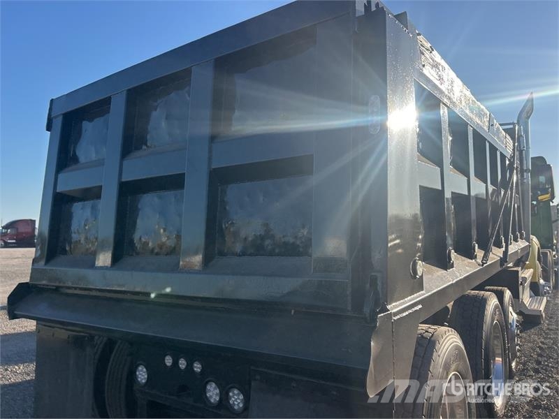 Peterbilt 579 8x4 Tri/A Dump Truck Самоскиди
