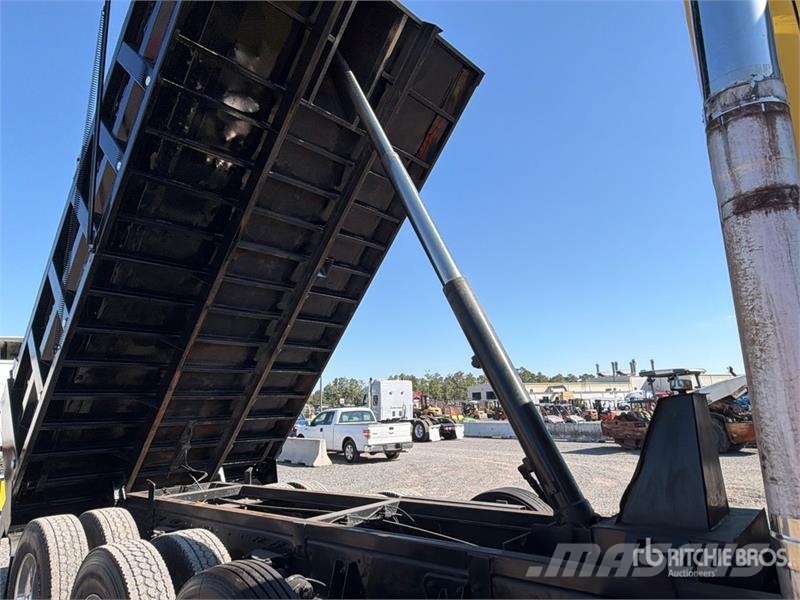 Peterbilt 579 8x4 Tri/A Dump Truck Kiper tovornjaki