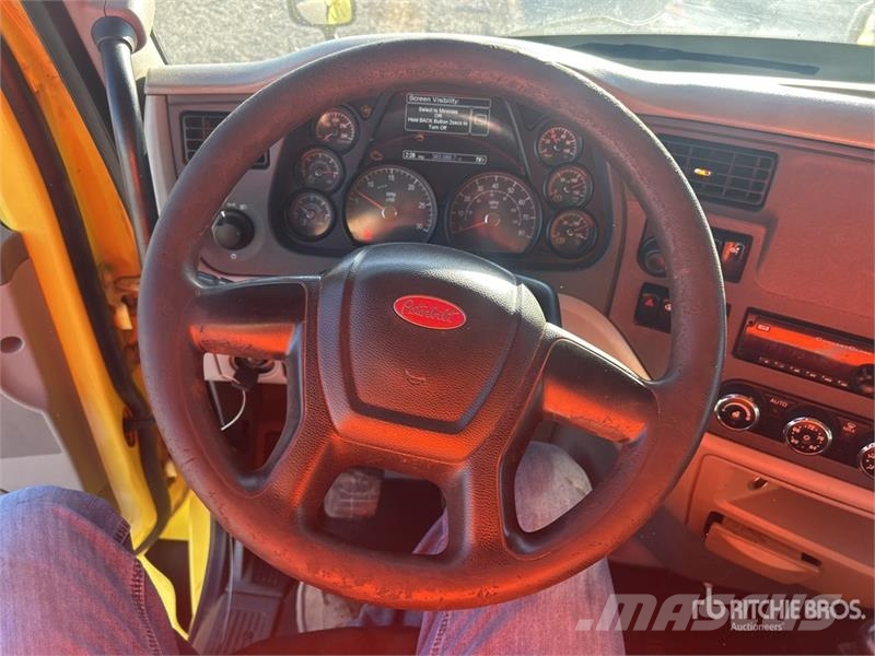 Peterbilt 579 8x4 Tri/A Dump Truck Самоскиди