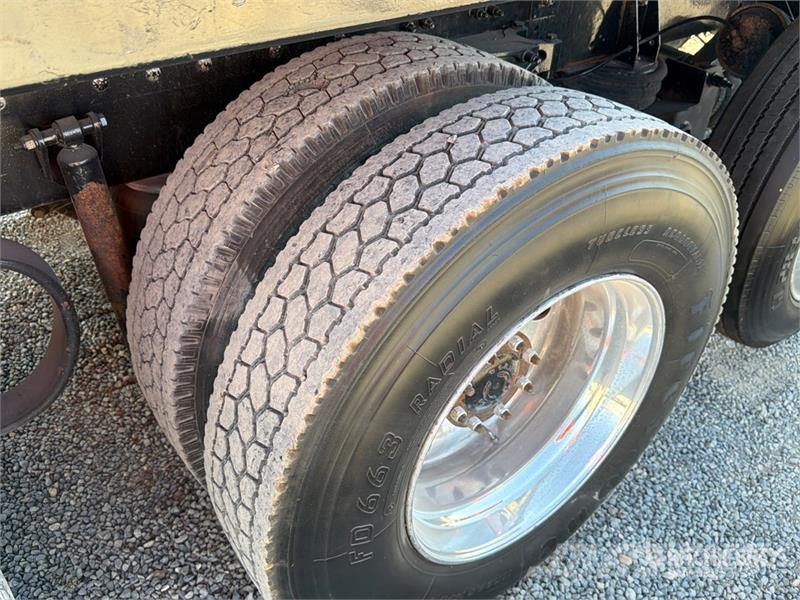 Peterbilt 579 8x4 Tri/A Dump Truck Kiper tovornjaki