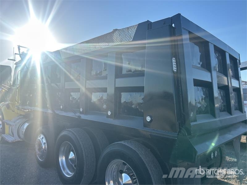 Peterbilt 579 8x4 Tri/A Dump Truck Самоскиди