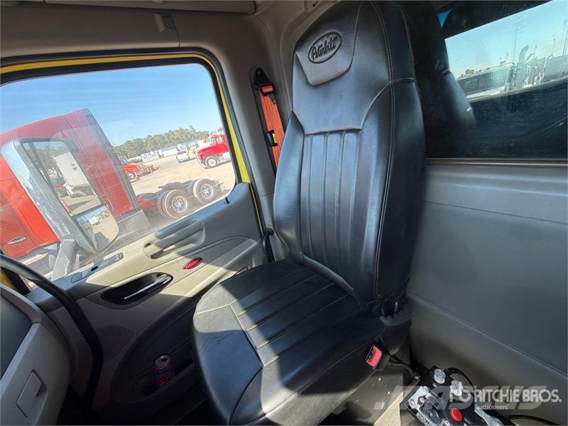 Peterbilt 579 8x4 Tri/A Dump Truck Kiper tovornjaki