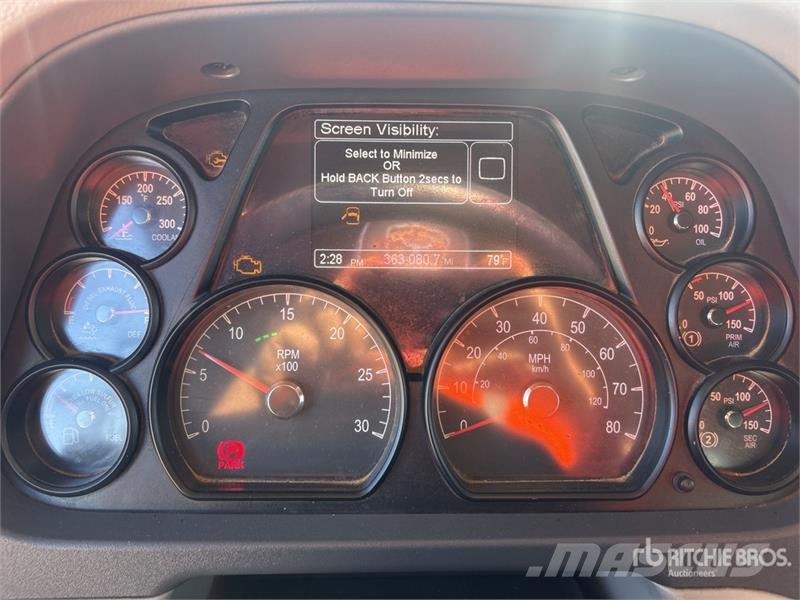 Peterbilt 579 8x4 Tri/A Dump Truck Самоскиди