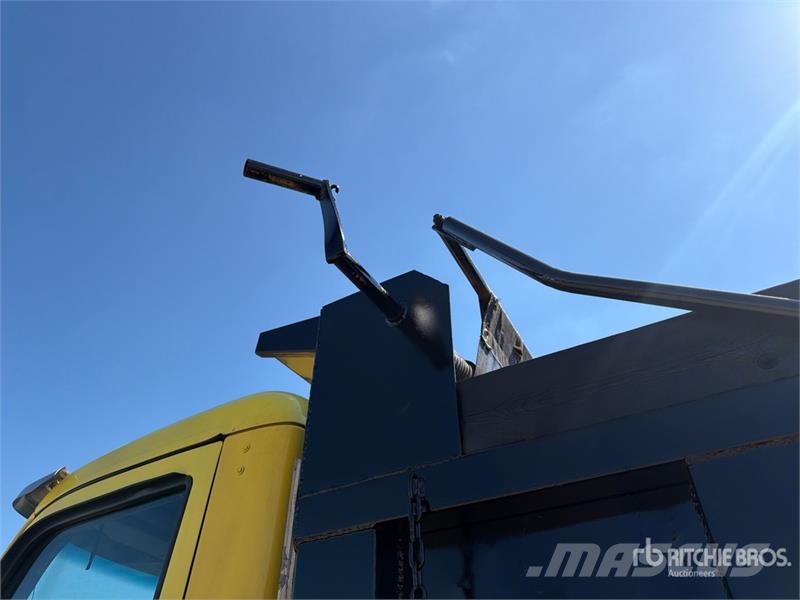 Peterbilt 579 8x4 Tri/A Dump Truck Kiper tovornjaki