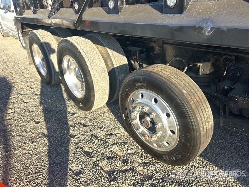 Peterbilt 579 8x4 Tri/A Dump Truck Самоскиди