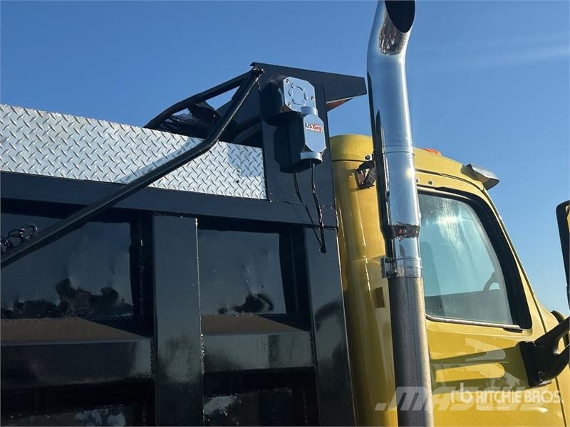 Peterbilt 579 8x4 Tri/A Dump Truck Самоскиди