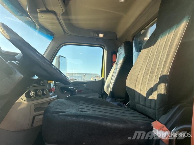 Peterbilt 579 8x4 Tri/A Dump Truck Самоскиди