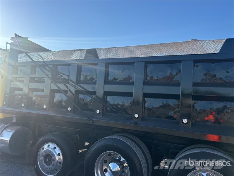 Peterbilt 579 8x4 Tri/A Dump Truck Самоскиди
