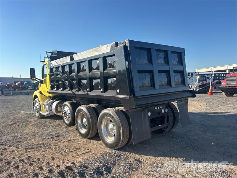 Peterbilt 579 8x4 Tri/A Dump Truck Самоскиди