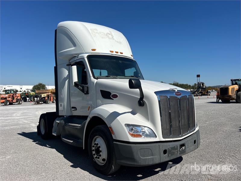 Peterbilt 579 T/A Day Cab Truck Tractor Tractores (camiões)