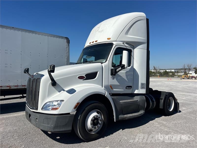 Peterbilt 579 T/A Day Cab Truck Tractor Tractores (camiões)