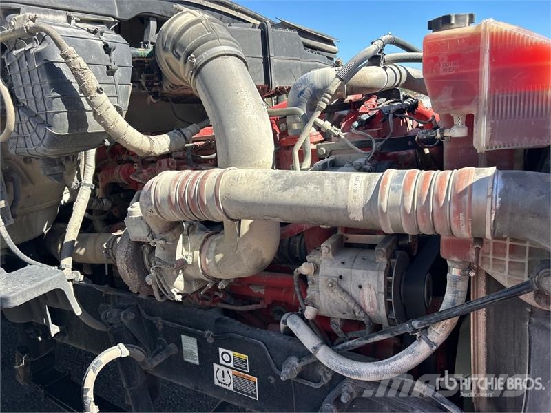 Peterbilt 579 T/A Day Cab Truck Tractor Tractores (camiões)