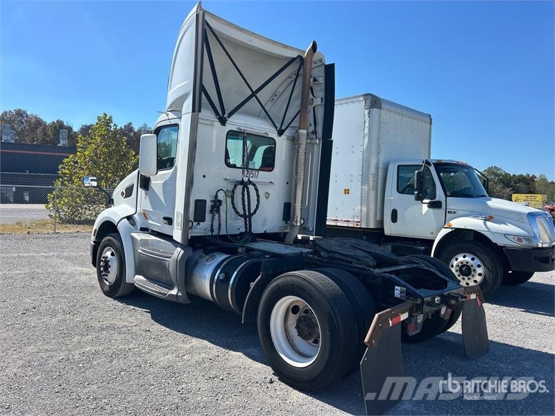 Peterbilt 579 T/A Day Cab Truck Tractor Tractores (camiões)
