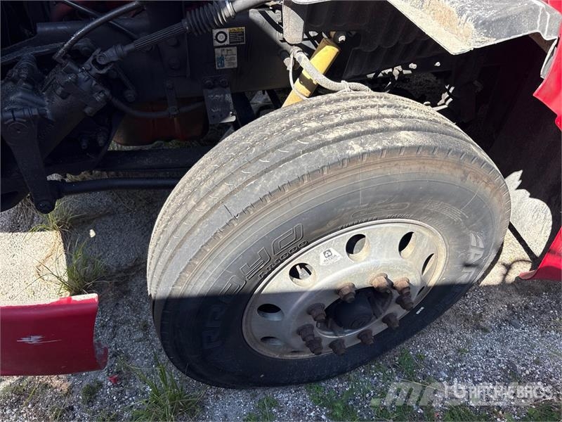 Peterbilt 587 中古トラクターヘッド | トレーラーヘッド