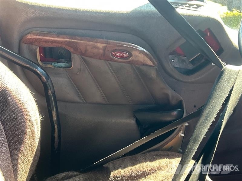 Peterbilt 587 中古トラクターヘッド | トレーラーヘッド
