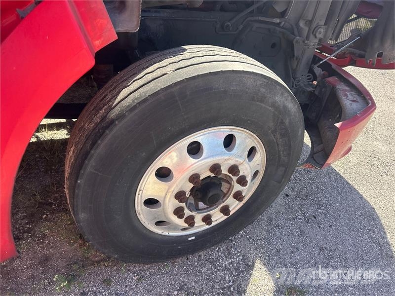 Peterbilt 587 中古トラクターヘッド | トレーラーヘッド