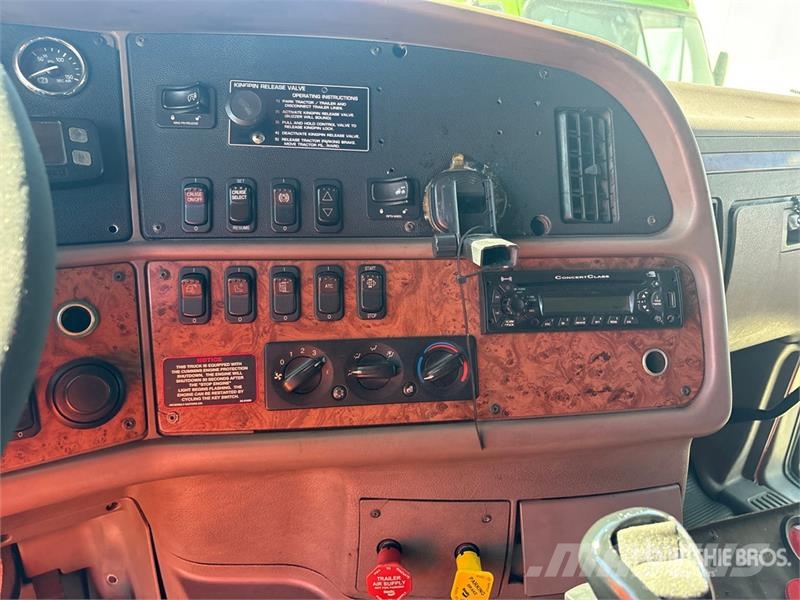 Peterbilt 587 中古トラクターヘッド | トレーラーヘッド