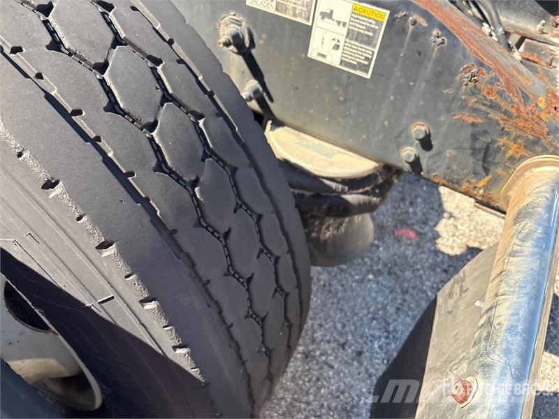 Peterbilt 587 中古トラクターヘッド | トレーラーヘッド