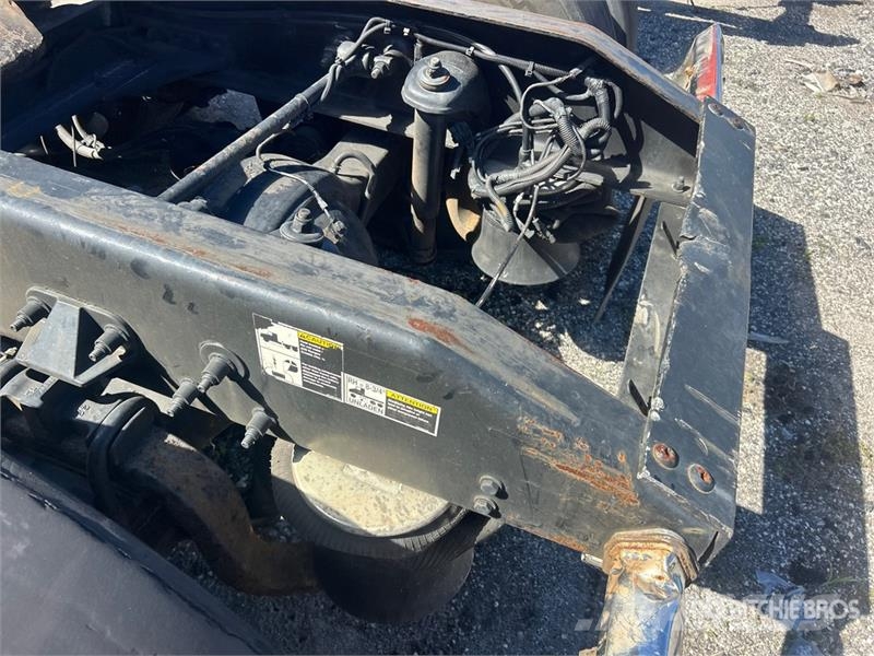Peterbilt 587 中古トラクターヘッド | トレーラーヘッド