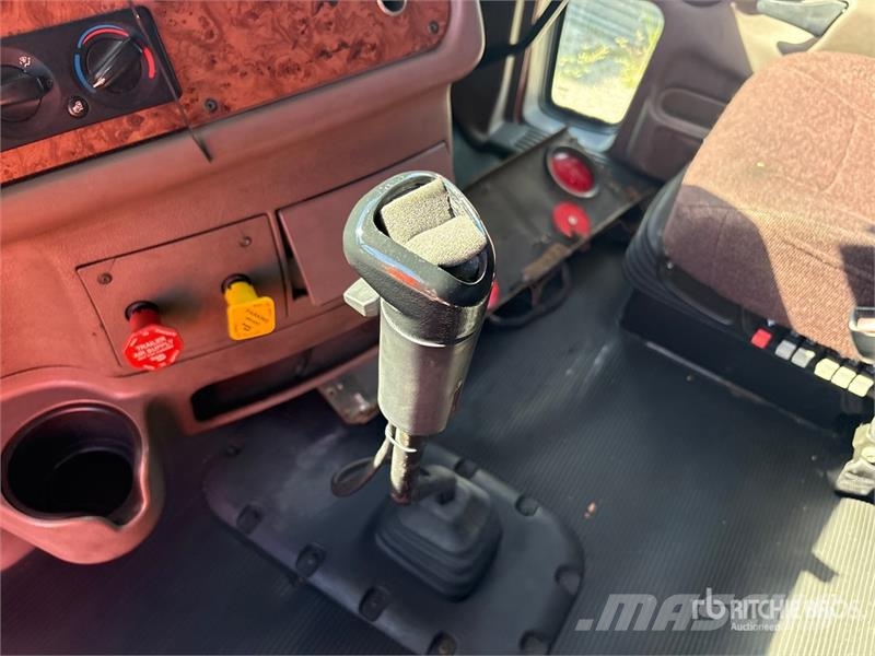 Peterbilt 587 中古トラクターヘッド | トレーラーヘッド