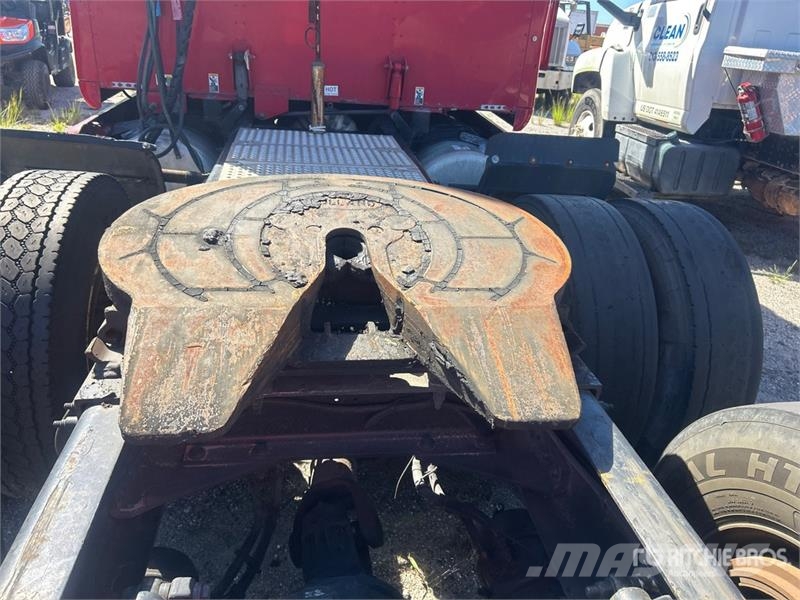 Peterbilt 587 中古トラクターヘッド | トレーラーヘッド