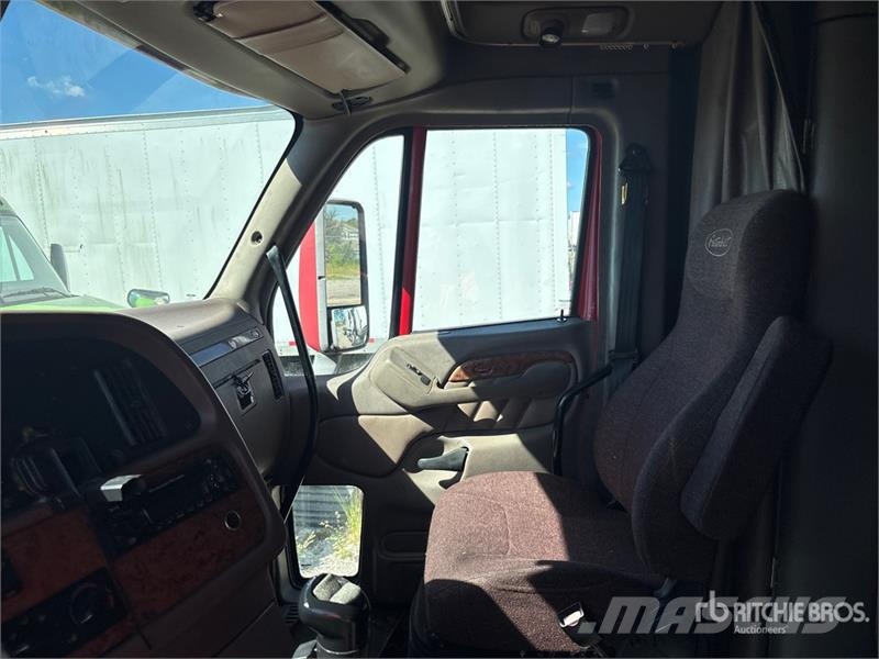 Peterbilt 587 中古トラクターヘッド | トレーラーヘッド