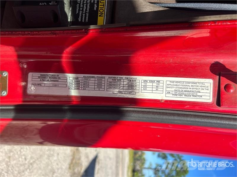 Peterbilt 587 中古トラクターヘッド | トレーラーヘッド